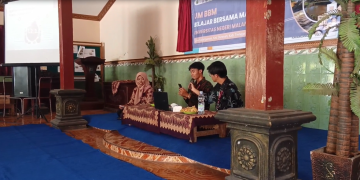 tinggalkan Cara Konvensional, Puluhan UMKM Karanganom Trenggalek Dilatih Pemasaran Digital oleh Mahasiswa UM