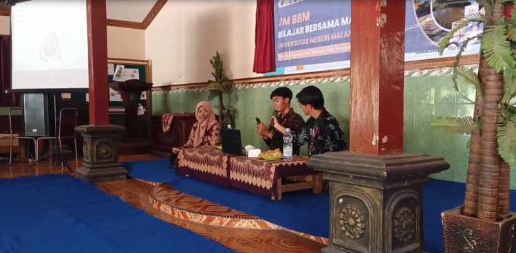 tinggalkan Cara Konvensional, Puluhan UMKM Karanganom Trenggalek Dilatih Pemasaran Digital oleh Mahasiswa UM