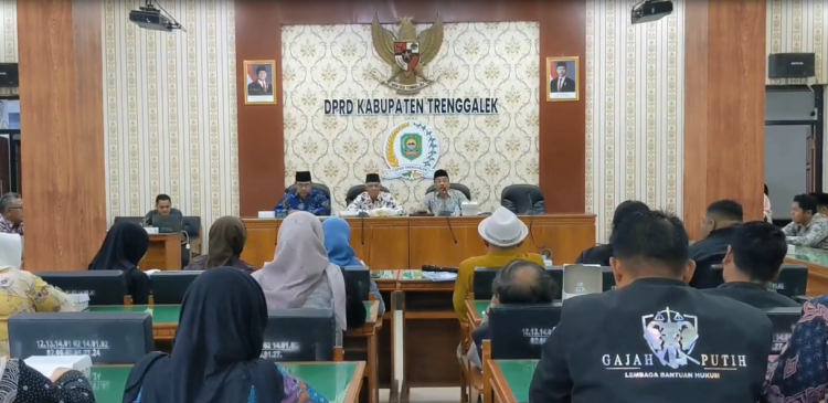Soroti Ranperda Desa, DPRD Trenggalek Janji Akomodasi 5 Usulan Aliansi Senter