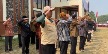 Upacara Kemerdekaan Lintas Generasi di Blitar, Petani hingga Pelajar Tumpah Ruah Berbaju Adat