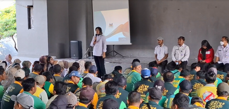 Genjot Kinerja Ratusan PPPK di Taman Brantas, DLHKP Kota Kediri Kejar Target PAD Rp 2,6 Miliar