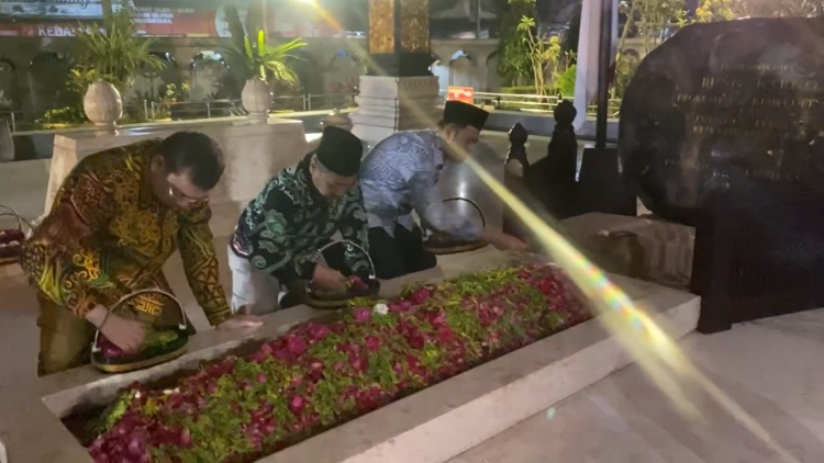 Peziarah Makin Khusyuk, Makam Bung Karno Kini Resmi Buka 24 Jam