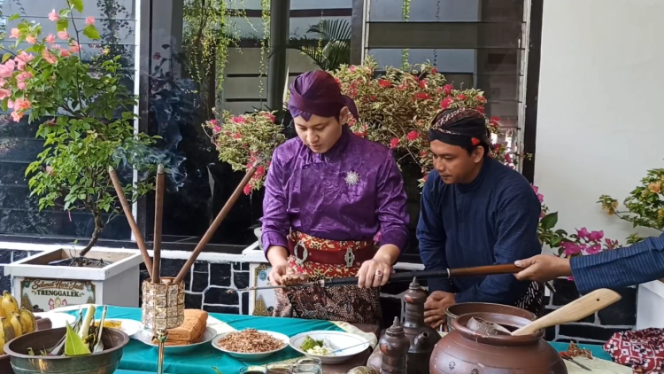 Menjelang Hari Jadi ke-832 Trenggalek, Puluhan Pusaka Hingga Gamelan Nyi Sekanti Di-jamas di Pendapa