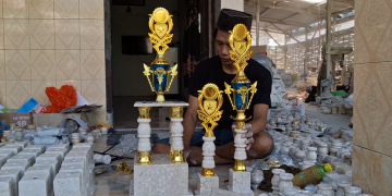 Berkah Agustusan, Pesanan Trofi Marmer Asal Campurdarat Tembus 25 Ribu Keping