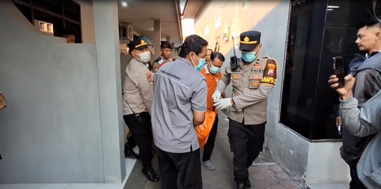 WAKASIUN TULUNGAGUNG DITEMUKAN TEWAS DI KAMAR KOS, DIDUGA AMBRUK USAI MANDI