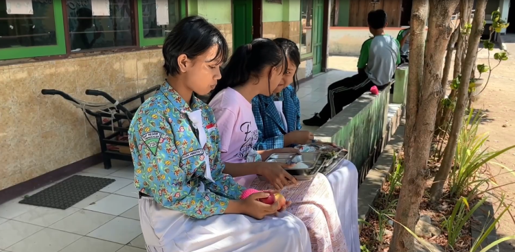 Petaka Makan Bergizi Gratis di Trenggalek, 549 Orang Tumbang Massal