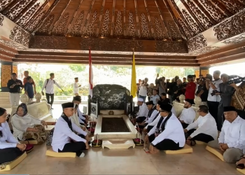 Perdana Ziarah ke Makam Sang Proklamator di Blitar, Ketua MPR RI Ingatkan Masyarakat Terus Bersyukur