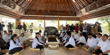 Perdana Ziarah ke Makam Sang Proklamator di Blitar, Ketua MPR RI Ingatkan Masyarakat Terus Bersyukur