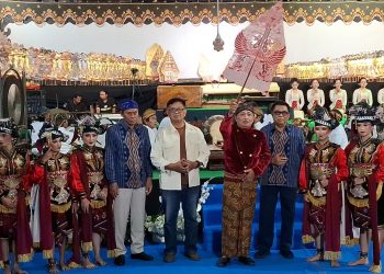Pagelaran Wayang Kulit dan Penganugerahan Unit Kerja Unggul Dalam Rangkaian Dies Natalis ke-49 UNP Kediri