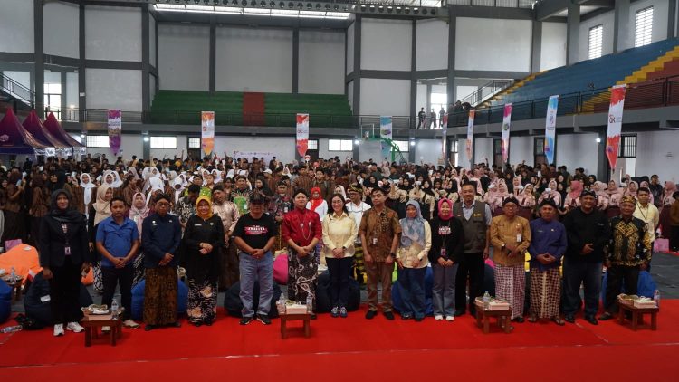 OJK Kediri Ajak Pelajar Trenggalek Untuk Budaya Menabung Lewat Sinergi Program KEJAR dan Sangu Sampah