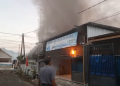 Diduga Dipicu Uap Bensin Disambar Api Dapur, Rumah dan Toko di Blitar Ludes Terbakar