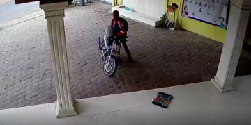 Terekam CCTV, Kotak Amal Masjid di Trenggalek Dibobol Maling,