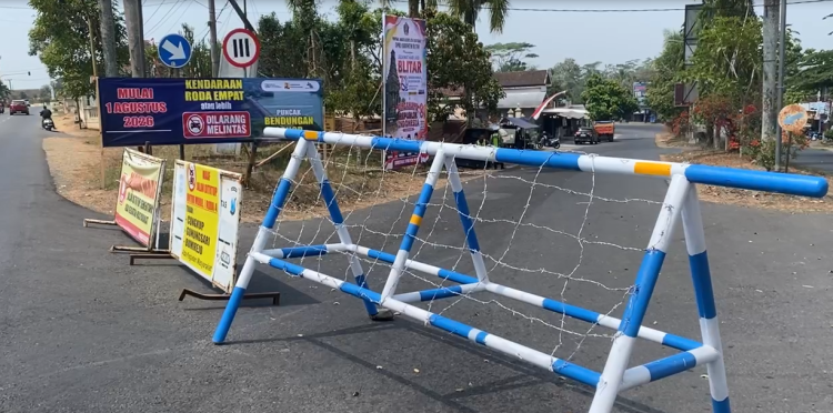 Akses Roda Empat Bendungan Lahor Resmi Ditutup, Picu Kepadatan Jalur Selorejo dan Protes Warga