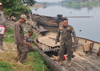 Ancam Fondasi Jembatan, Tim Gabungan Tertibkan Tambang Pasir di Sungai Brantas