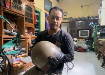 Berawal dari Coba-Coba, Pria asal Blitar Sukses Tekuni Bisnis Restorasi Helm Klasik