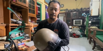 Berawal dari Coba-Coba, Pria asal Blitar Sukses Tekuni Bisnis Restorasi Helm Klasik