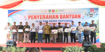Bupati Kediri Salurkan Ratusan Alsintan Canggih untuk Petani