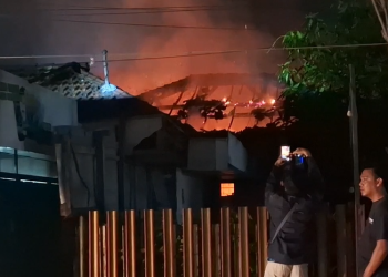 Diduga Korsleting Rice Cooker, Rumah Warga Pesantren Kediri Ludes Terbakar