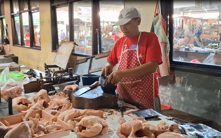 Harga Daging Ayam di Kediri Meroket Tembus Rp 34 Ribu, Imbas Program Makan Bergizi Gratis?