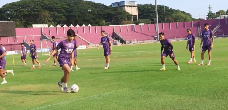Ribuan Persikmania Geruduk Latihan Persik, Bakar Semangat Macan Putih Jelang Derby Jatim