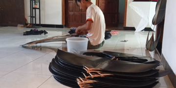 Cuan Mengudara di Musim Kemarau, Pemuda Durenan Sukses Ubah Hobi Layangan Jadi Bisnis
