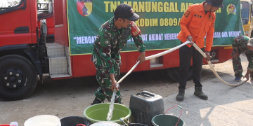 Kirim Tiga Truk Tangki ke Lereng Wilis, Kodim 0809 Kediri Guyur Air Bersih untuk Warga Mojo