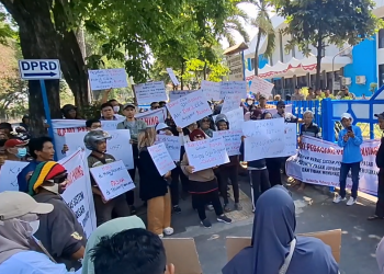 Pasar Sepi Imbas Retribusi Pintu Masuk, Pedagang Tradisional Geruduk Pemkot Kediri