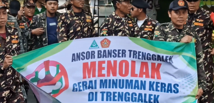 Geruduk Gerai Miras di Ngantru, Ansor-Banser Trenggalek Beri Ultimatum 2×24 Jam Kosongkan Stok