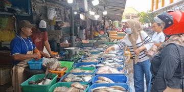 Stok Menipis Imbas Kemarau Panjang, Harga Ikan Tawar di Pasar Setono Betek Kediri Melonjak