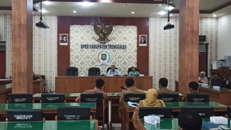 Wacana Lima Hari Sekolah di Trenggalek Digodok, DPRD Warning Dampak Terhadap Madrasah Diniyah